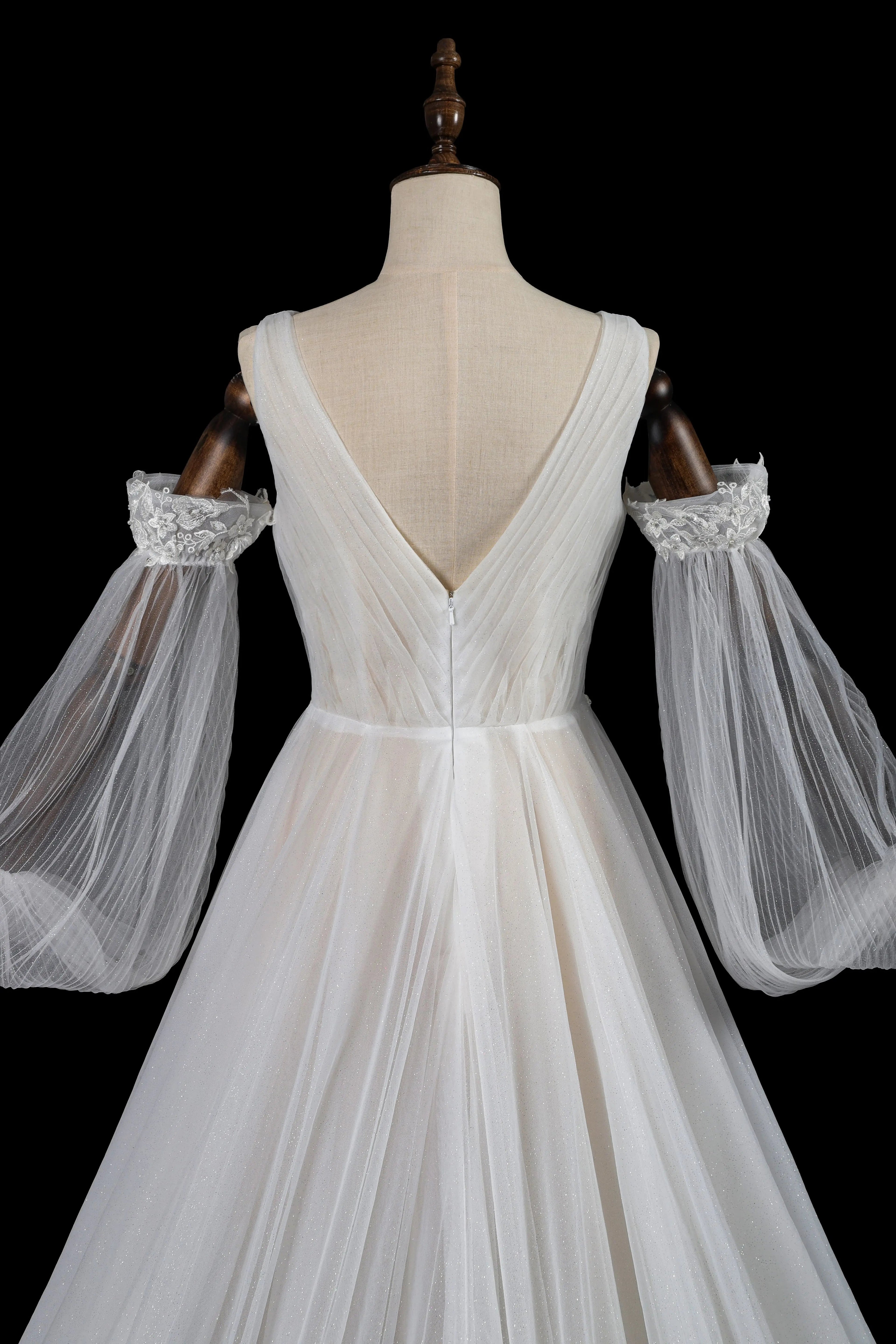 Elegant Ivory V-Neck Detachable Puff Sleeve Lace Tulle Wedding Dress with Train SW708