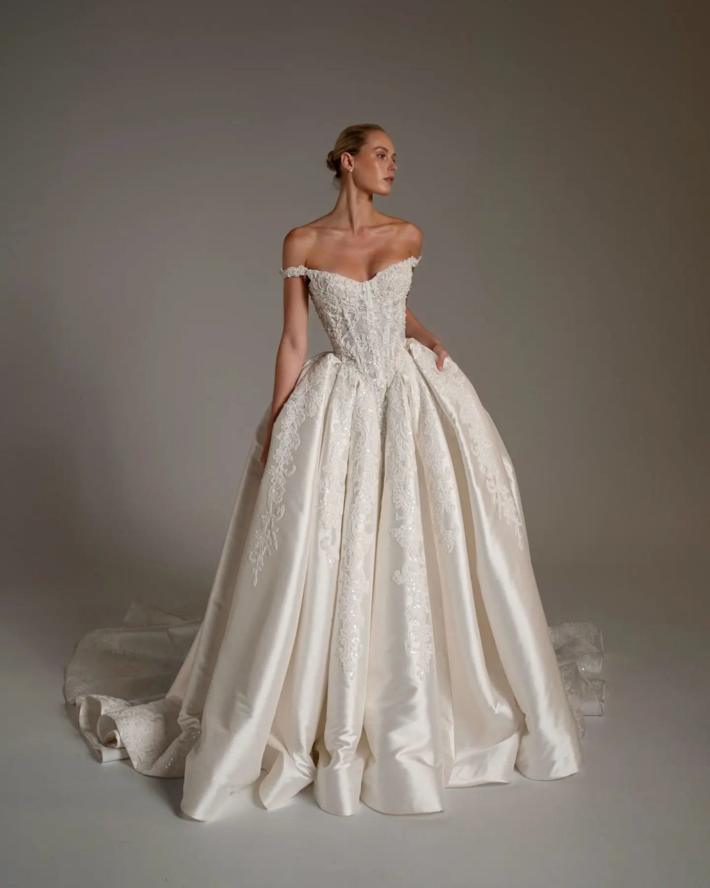 Luxury White Lace Embroidery Satin Train Wedding Dress SW163