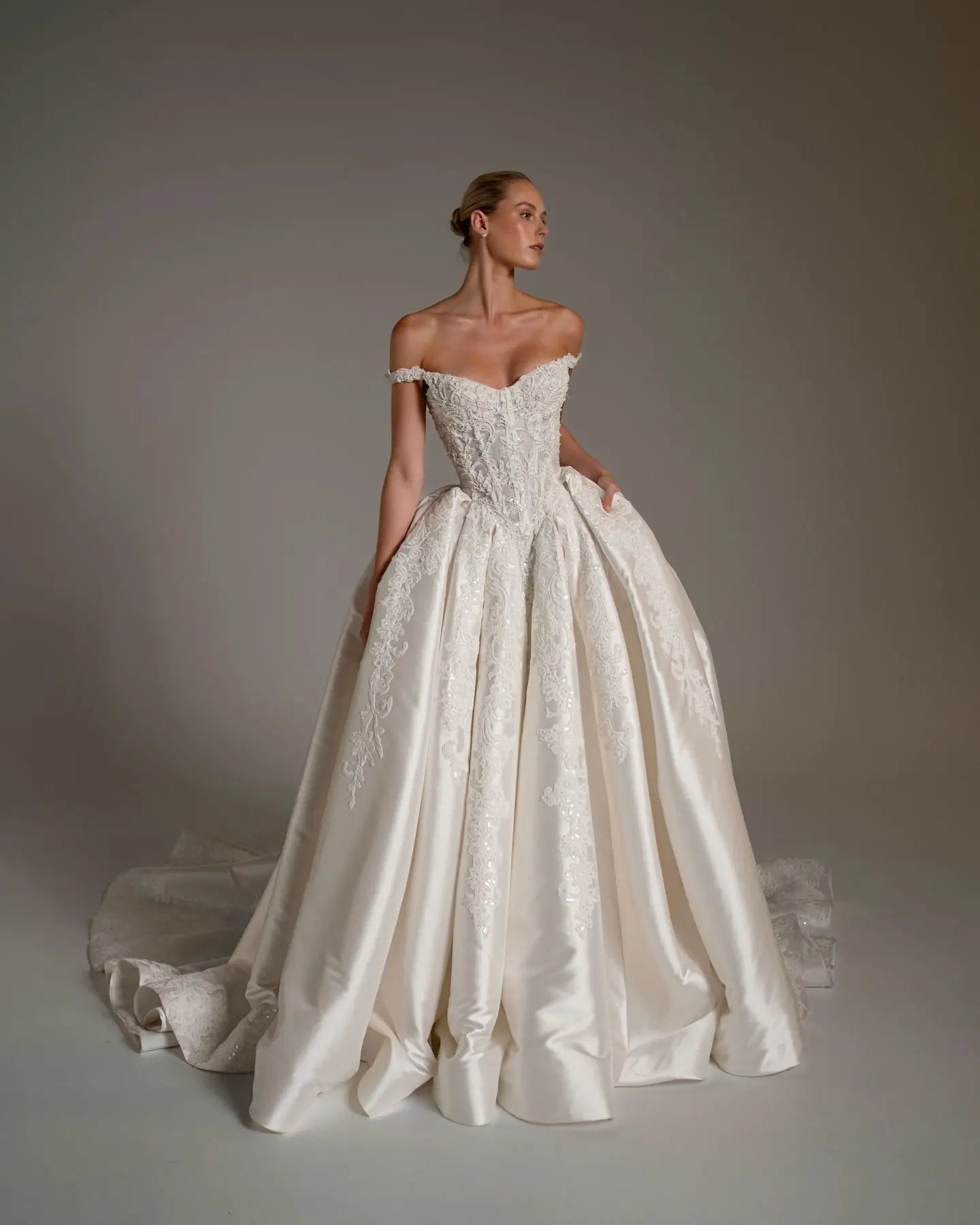 Luxury White Lace Embroidery Satin Train Wedding Dress SW163