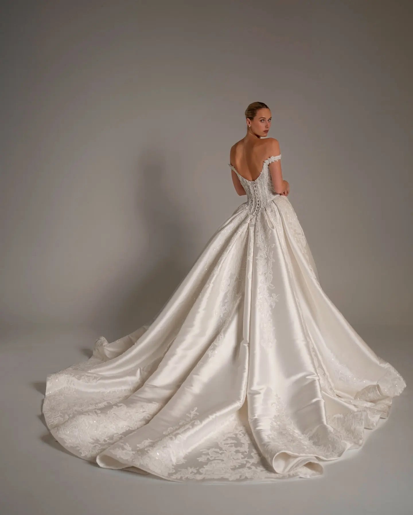 Luxury White Lace Embroidery Satin Train Wedding Dress SW163