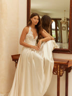 Luxury Spaghetti Strap V-Neck Lace Satin A-Line Wedding Dress with Veil SW738