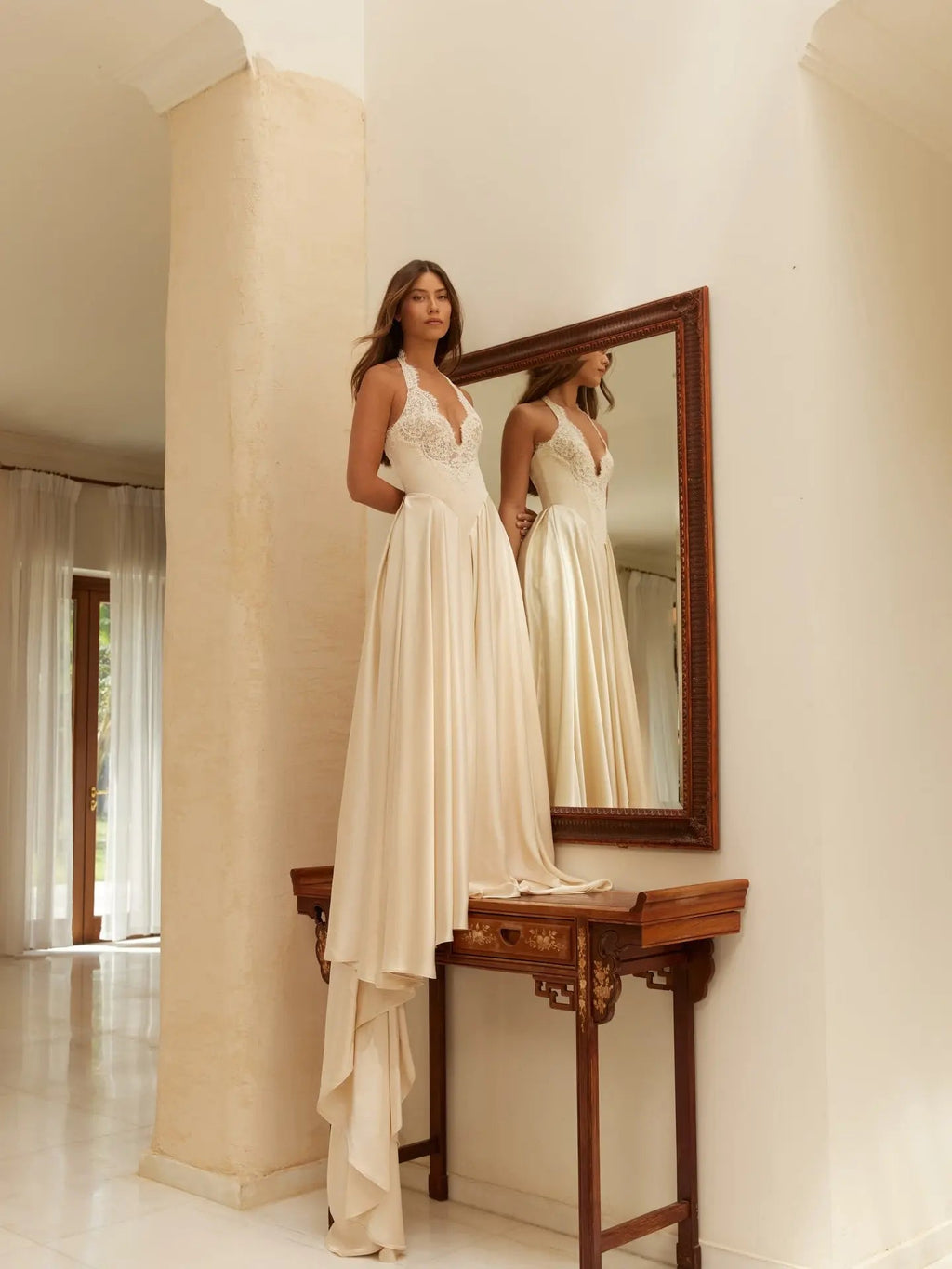 Luxury Spaghetti Strap V-Neck Lace Satin A-Line Wedding Dress with Veil SW738