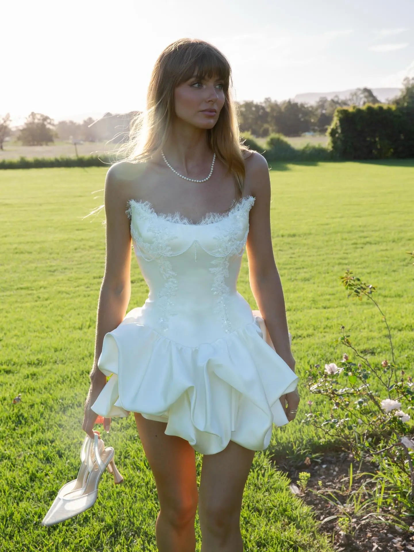 Luxury Ivory Delicate Lace Trim Sweetheart Flared Ruffle Wedding Dress SW726