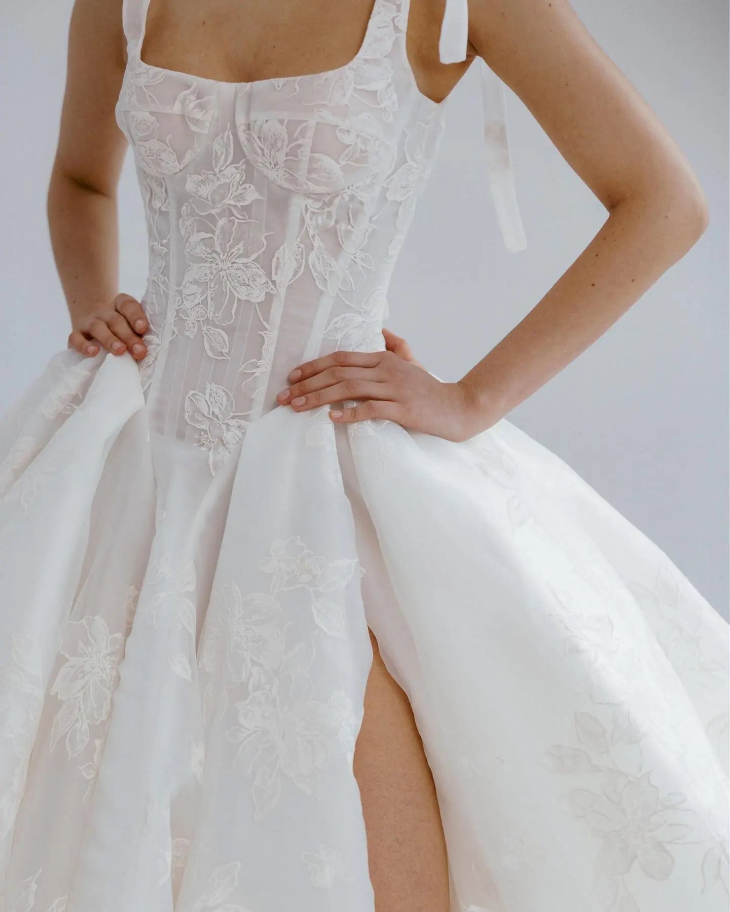 Luxury Ivory Lace Embroidery High-Slit Train Wedding Dress SW600