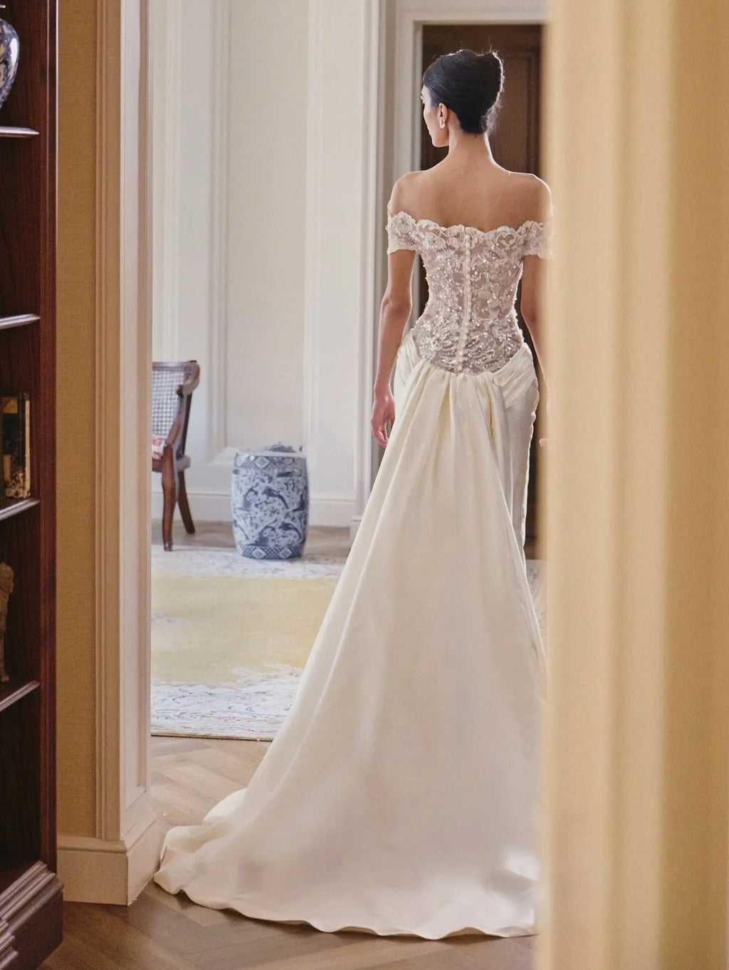 Luxury Ivory Off-the-Shoulder Lace and Satin Mermaid Wedding Dress with Veil SW231