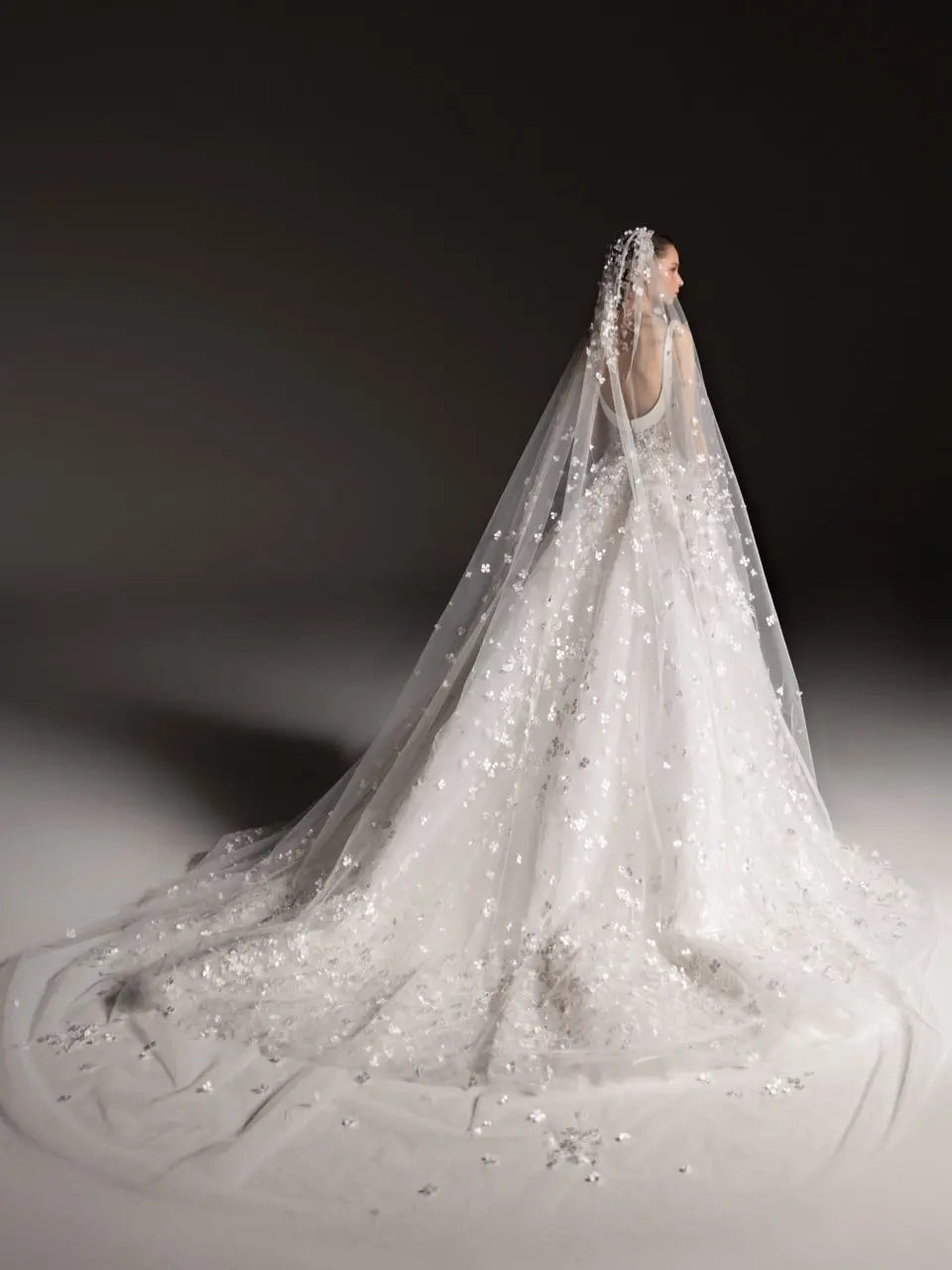 Luxury White Square Neck Beaded Floral Lace Ball Gown Wedding Dress with Veil SW666