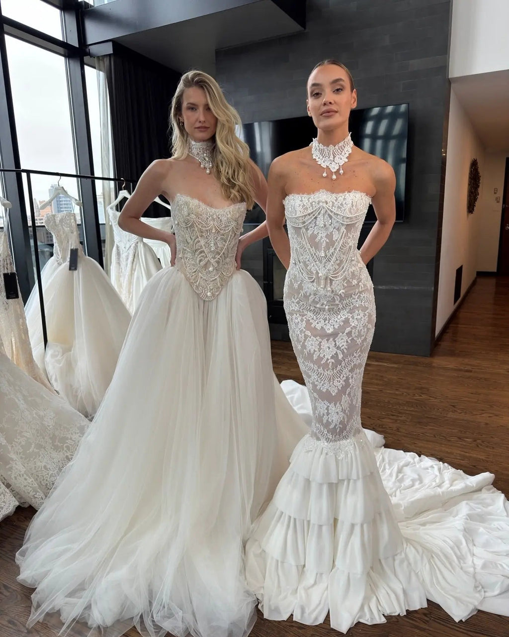 Elegant White Strapless Sheer Lace Mermaid Wedding Dress with Neckwear SW223