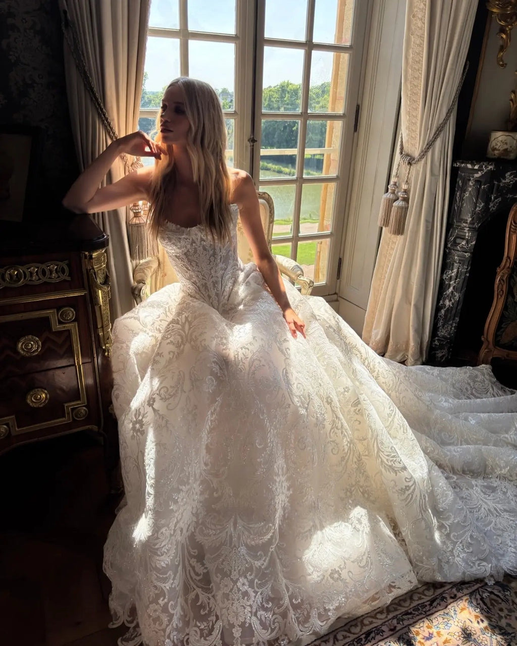 Vintage White Strapless Lace A-Line Wedding Dress with Scalloped Train SW220