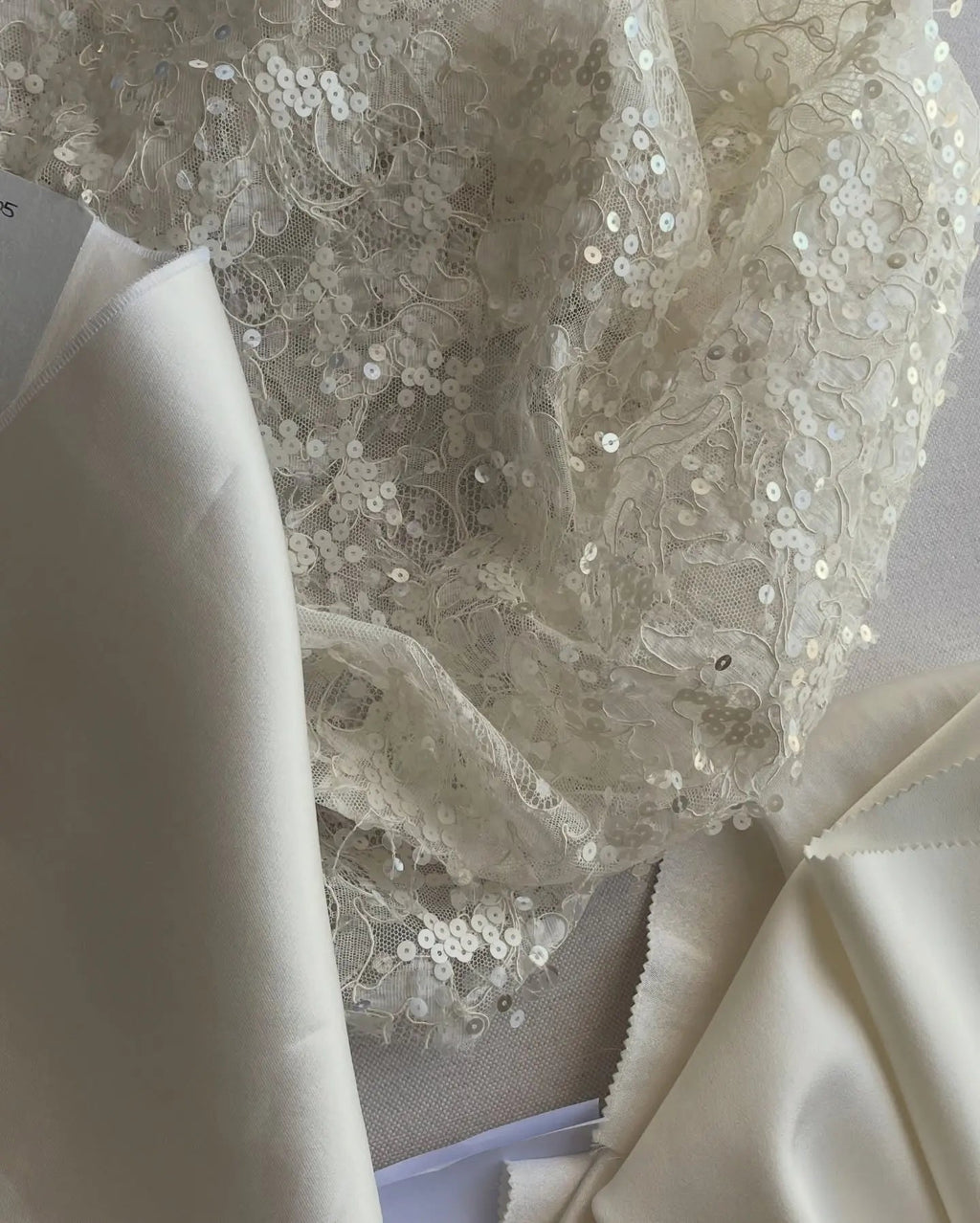 Luxury Ivory Off-the-Shoulder Lace and Satin Mermaid Wedding Dress with Veil SW231