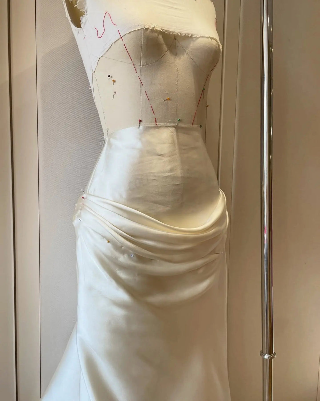 Luxury Ivory Off-the-Shoulder Lace and Satin Mermaid Wedding Dress with Veil SW231