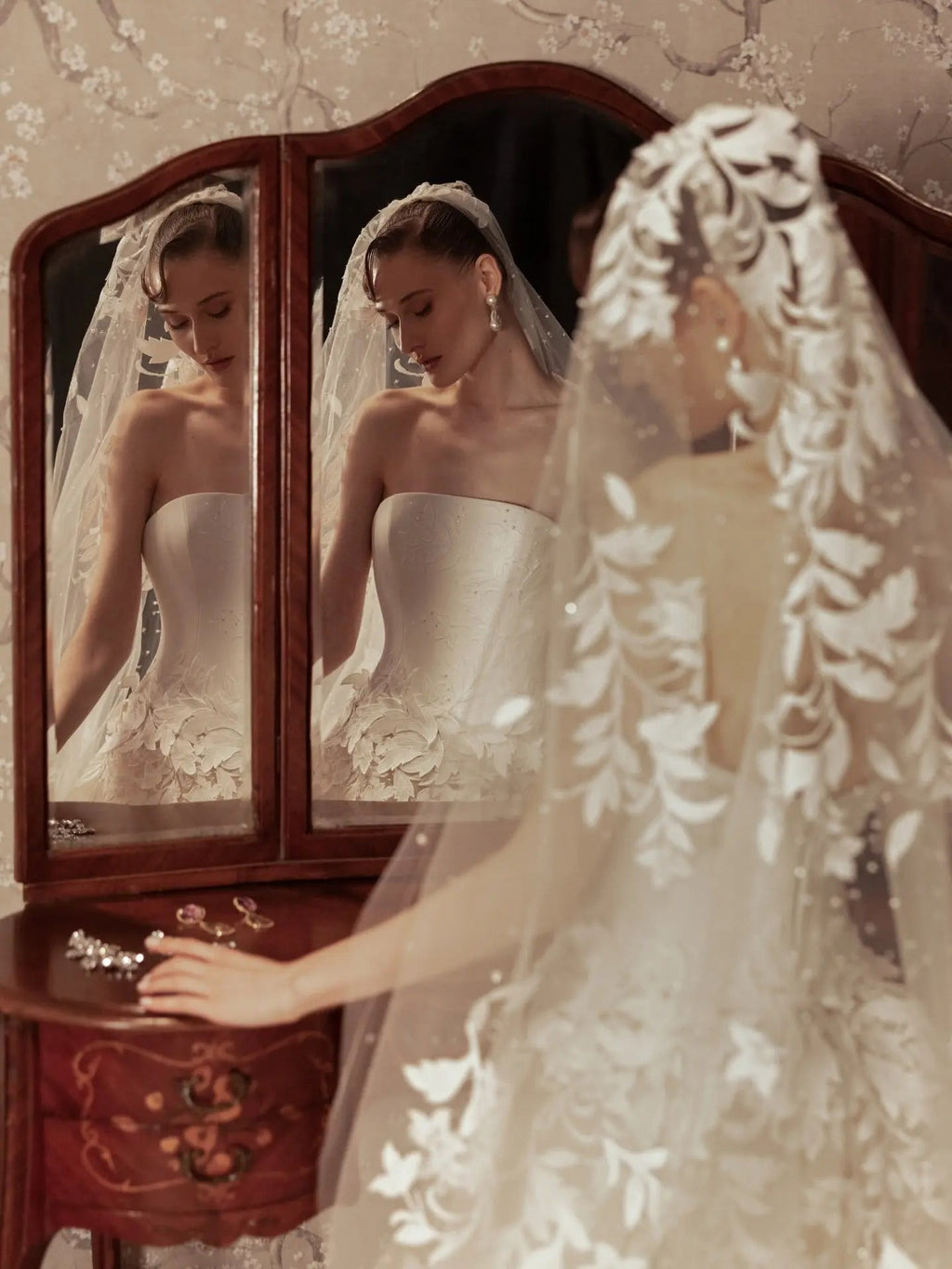Dreamy Ivory Strapless Floral Lace Mermaid Train Wedding Dress with Veil SW665