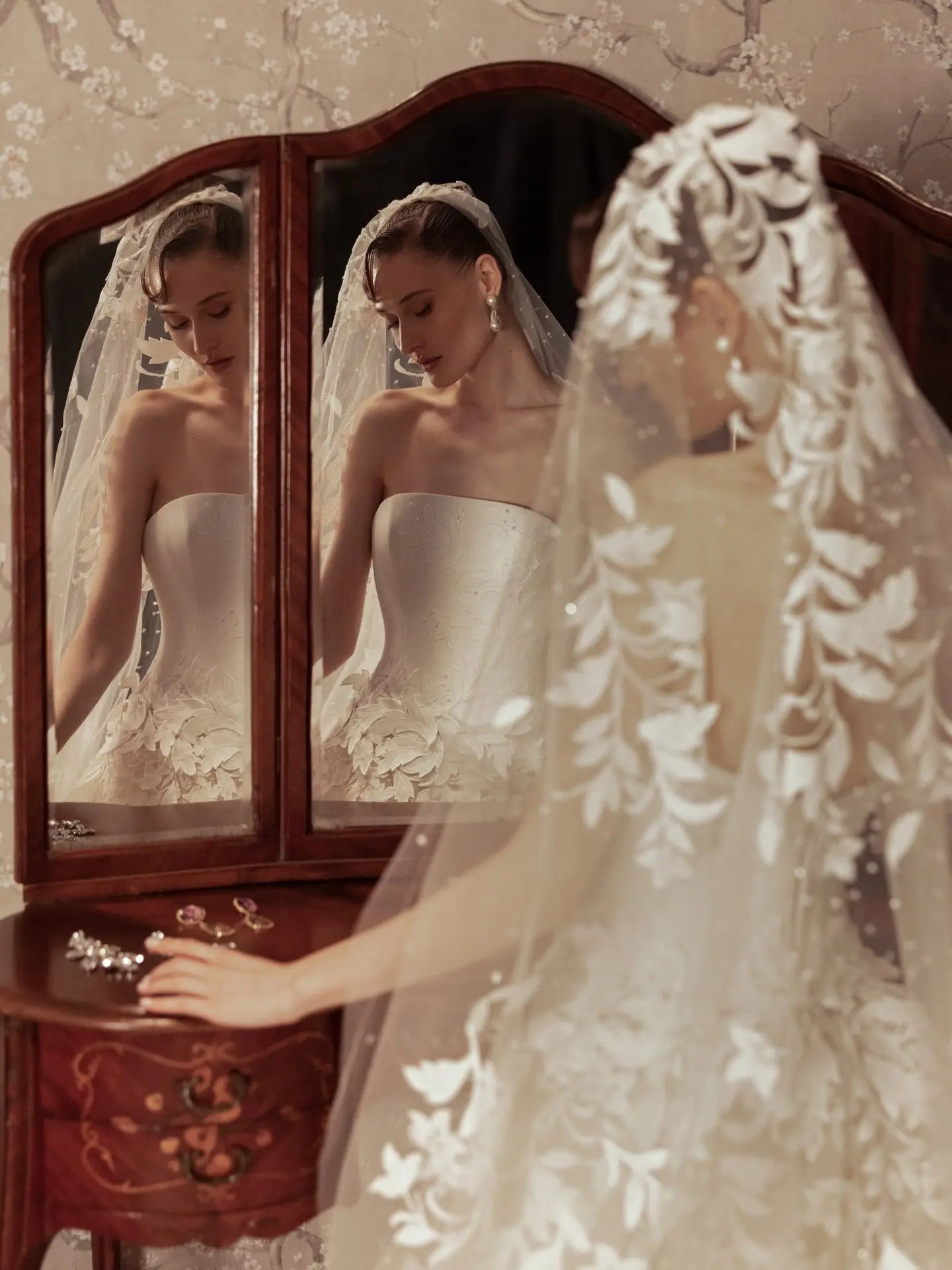 Dreamy Ivory Strapless Floral Lace Mermaid Train Wedding Dress with Veil SW665