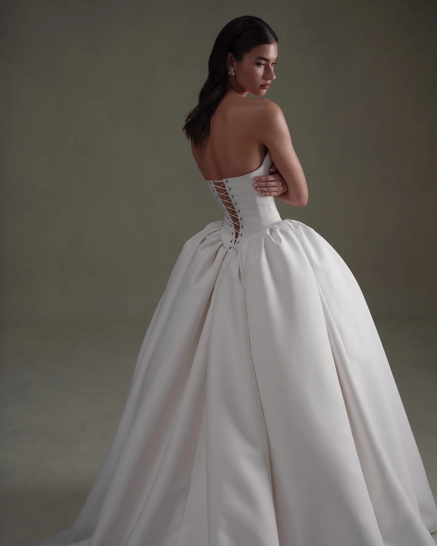 Luxury White Satin Deep V Strapless Ball Gown Wedding Dress SW595