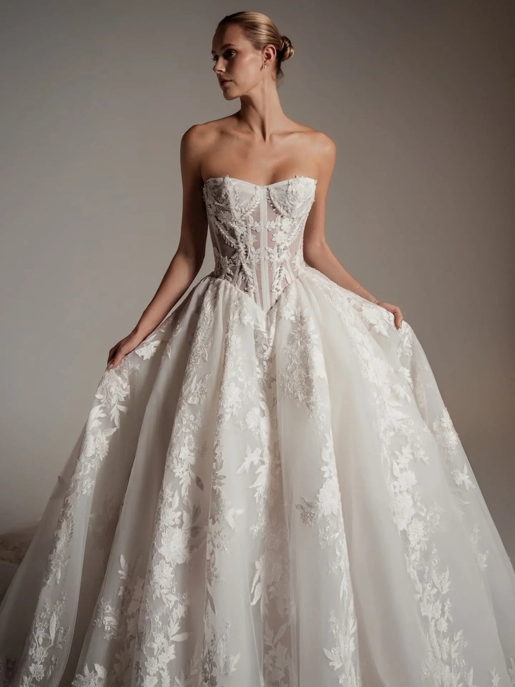 Luxury Ivory Strapless Floral Embroidery Ball Gown Wedding Dress with Veil SW169