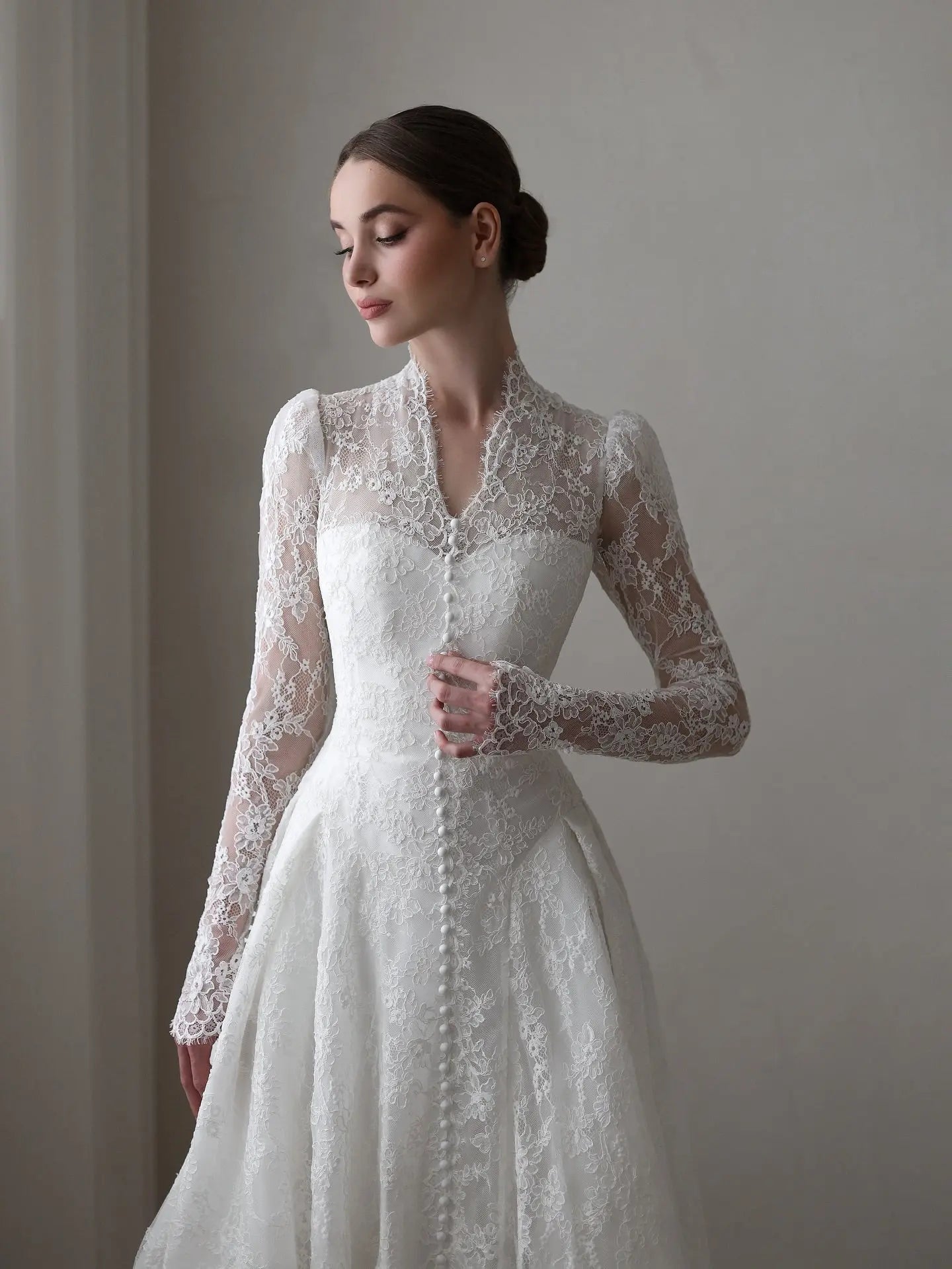 Vintag White Lace High Neck Long Sleeve A-Line Wedding Dress with Train SW272