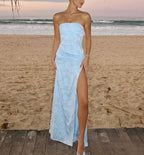 فستان سهرة طويل أزرق أنيق بدون أكتاف من الساتان بطبعة زهور، تصميم ضيق مع شق، موديل Y8152