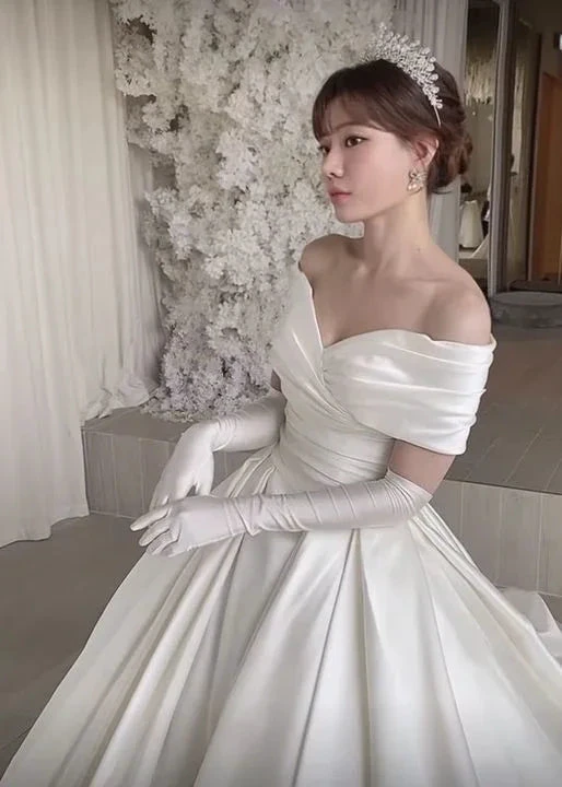 Vintage Style Elegant Satin Wedding Dress with Train Y4494 by simplepromdress