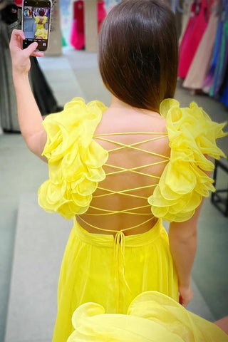 Vestido de fiesta largo plisado con volantes, escote en V y cordones SYP180