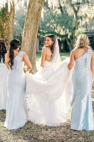 Vestido de dama de honor largo de satén azul claro con un solo hombro BD133