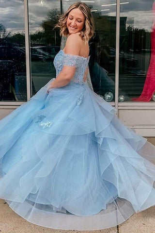 Hellblaues schulterfreies A-Linien-Ballkleid aus Tüll mit Stufen PSK400