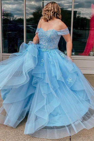 Hellblaues schulterfreies A-Linien-Ballkleid aus Tüll mit Stufen PSK400