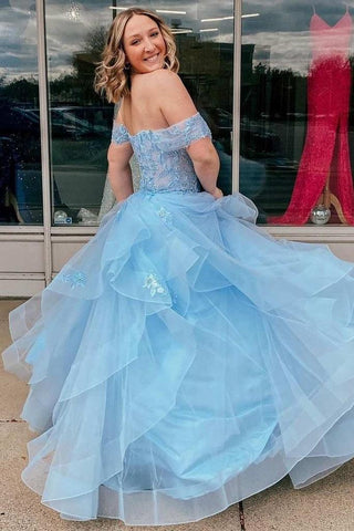 Hellblaues schulterfreies A-Linien-Ballkleid aus Tüll mit Stufen PSK400