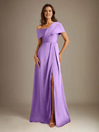 Vestido de madre de la novia de satén con escote asimétrico en forma de A y largo hasta el suelo con pliegues 