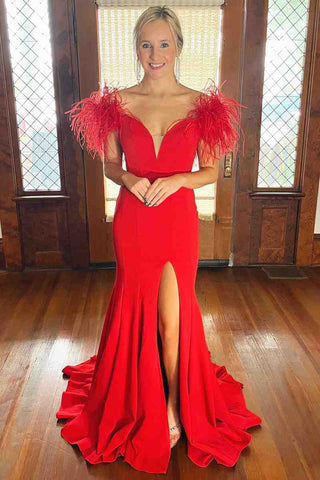 Vestido de fiesta con abertura alta y plumas blancas SYP117