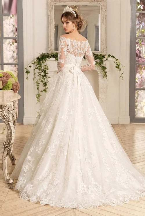 Abiti da sposa lunghi a linea ad A in tulle e pizzo con scollo a spalle scoperte e maniche