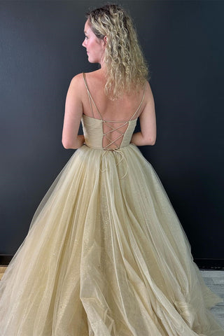 Nia | A-Linien-Ballkleid aus Glitzertüll mit V-Ausschnitt und Schnürung am Rücken