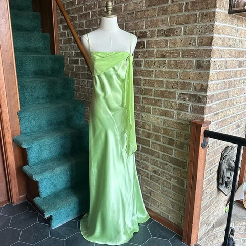 Einfaches grünes Satin-Chiffon-Abendkleid, langes Ballkleid Y8201