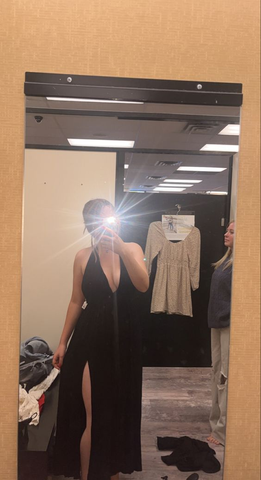 Sexy Schwarzes A-Linien-Abendkleid mit V-Ausschnitt Schwarzes Abendkleid Y6877