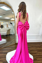 Vestido de fiesta fucsia con tirantes finos y corsé de sirena con lazo PSK587