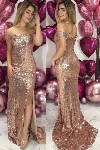 Vestido de noche con lentejuelas en oro rosa y hombros descubiertos con abertura SYP89