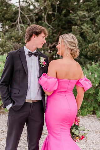Vestido de fiesta largo rosa intenso con corte sirena, sin tirantes y hombros descubiertos PSK571