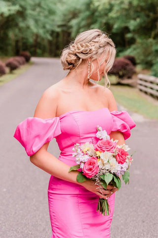 Vestido de fiesta largo rosa intenso con corte sirena, sin tirantes y hombros descubiertos PSK571