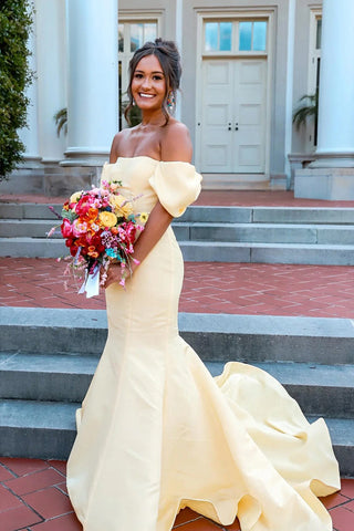 Vestido de fiesta largo rosa intenso con corte sirena, sin tirantes y hombros descubiertos PSK571