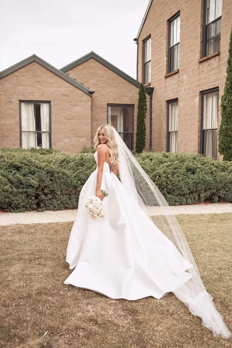 Popular Pleat Sweetheart A Line Wedding Dresses Side Slit Vestido De Noiva Satin Appliqued Women Bridal Dresses Factory Custom by payinti