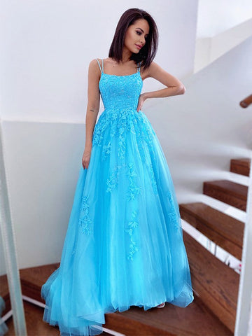 Vestidos de tul con tirantes finos y cola larga SYP125