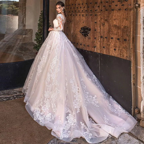 Ramanda Exquisites Ballkleid mit Spitzenapplikationen und langen Ärmeln, Brautkleid für die Braut, Knöpfe, Illusionsrücken, Hofschleppe 