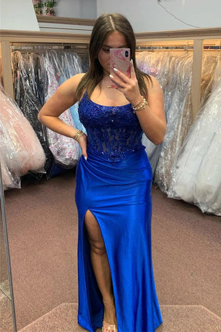 Vestido de fiesta largo de satén estilo sirena con cordones y abertura en azul real PSK512