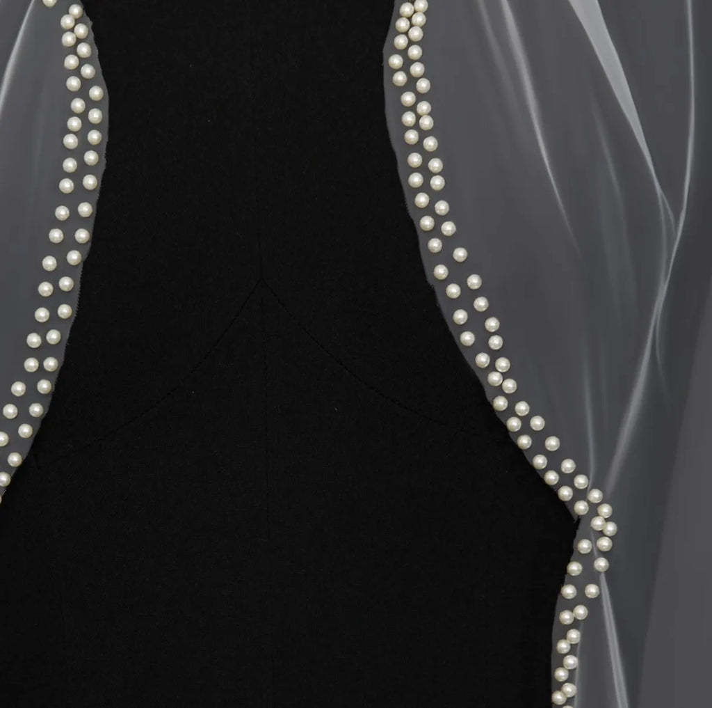 Fingertip Length Pearl Wedding Veil With Comb - Single Layer Tulle Bridal Veil Scalloped Beaded Edge for Bride Accessories G200