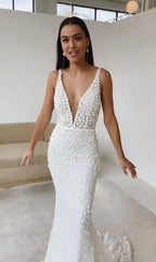 Customized Sexy Backless V Neck Spaghetti Straps Lace Wedding Dresses Luxury Flowers Court Train A Line Vintage Bridal Gown