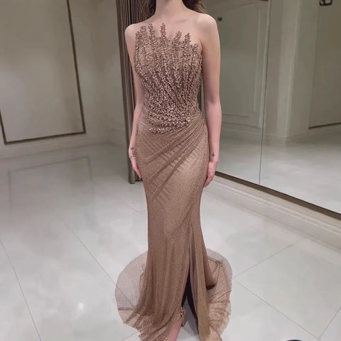 Vestido de noche de sirena color caramelo de lujo con abertura LA72985 