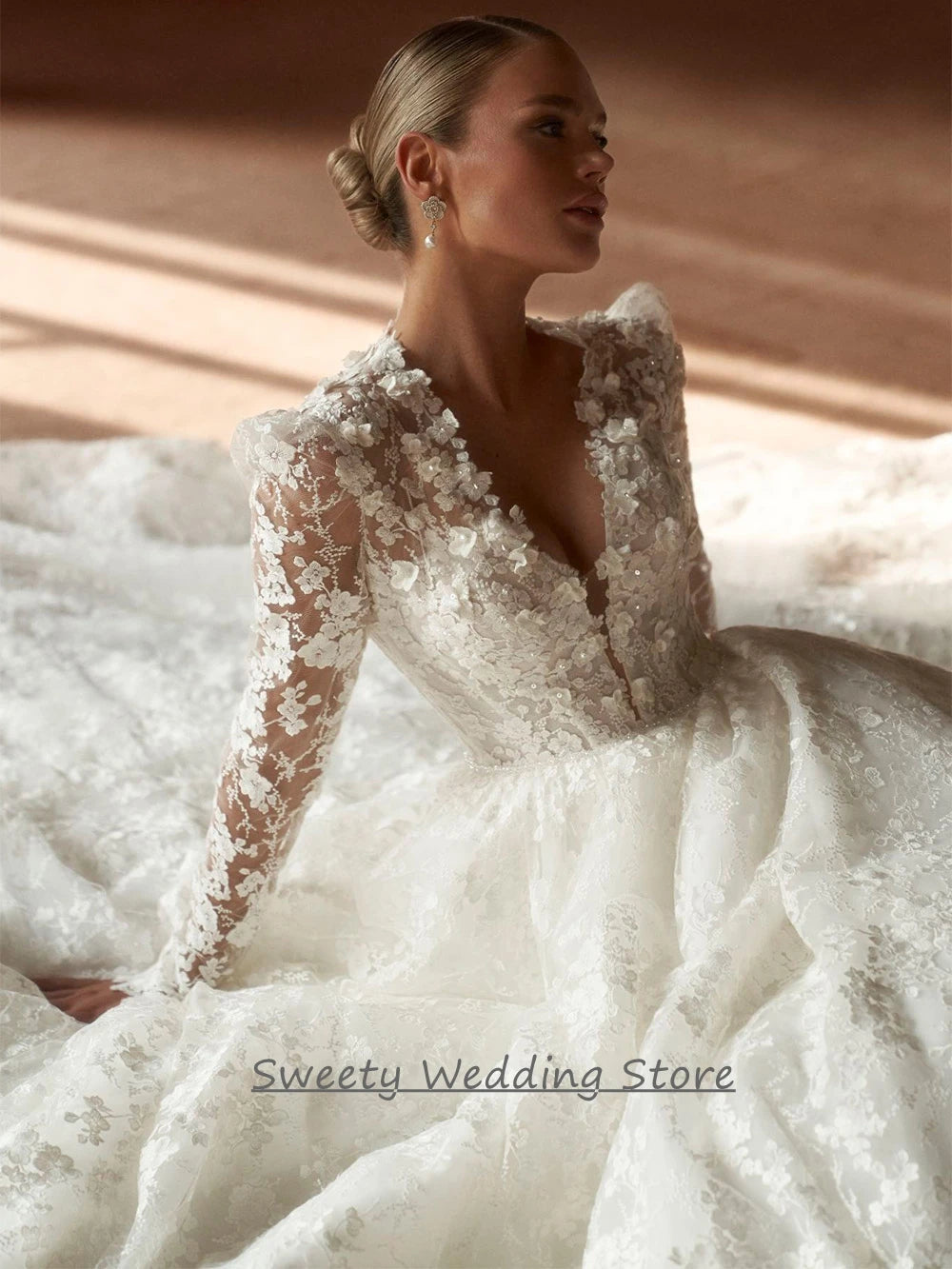 Luxury Lace Wedding Dress Vestido De Noiva Customized Long Sleeves V Neck Court Train A Line Bridal Gown Bride Dresses