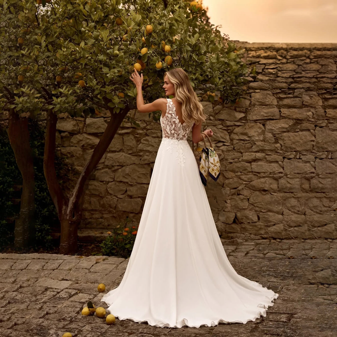 Boho A Line Chiffon Wedding Dress Sleeveless Deep V Lace Sheer Back Buttons Sweep Train Beach Bridal Gown Custom Vestido Novia