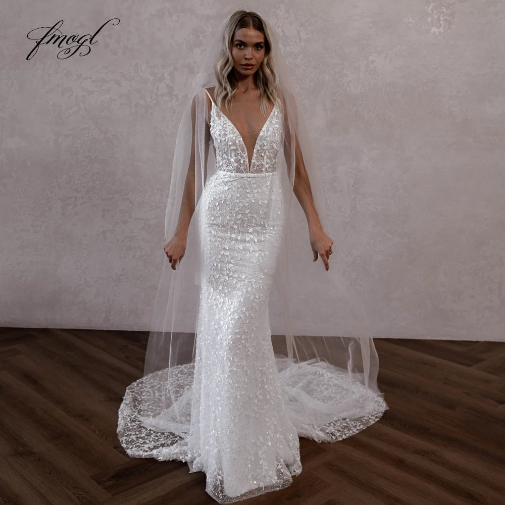 Customized Sexy Backless V Neck Spaghetti Straps Lace Mermaid Wedding Dresses Beaded Court Train Trumpet Vintage Bridal Gown