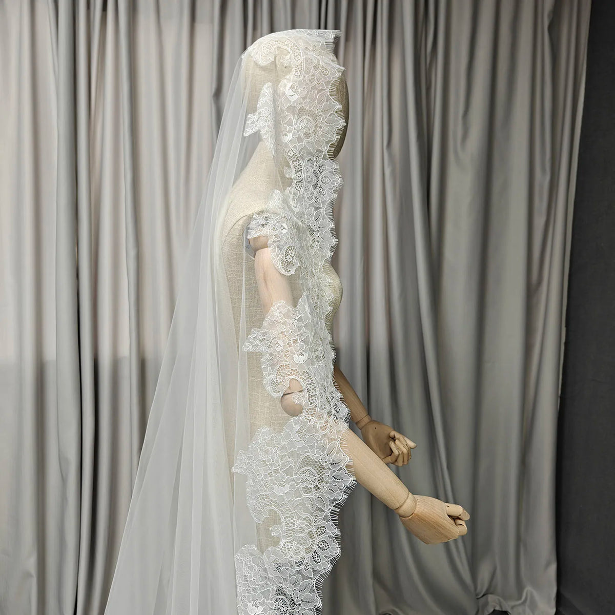 Customized Long Mantilla Veil with Eyelash Lace, 2.5m/3m Ivory Veil with Hidden Comb, Chantilly Eyelash Lace Wedding Veil