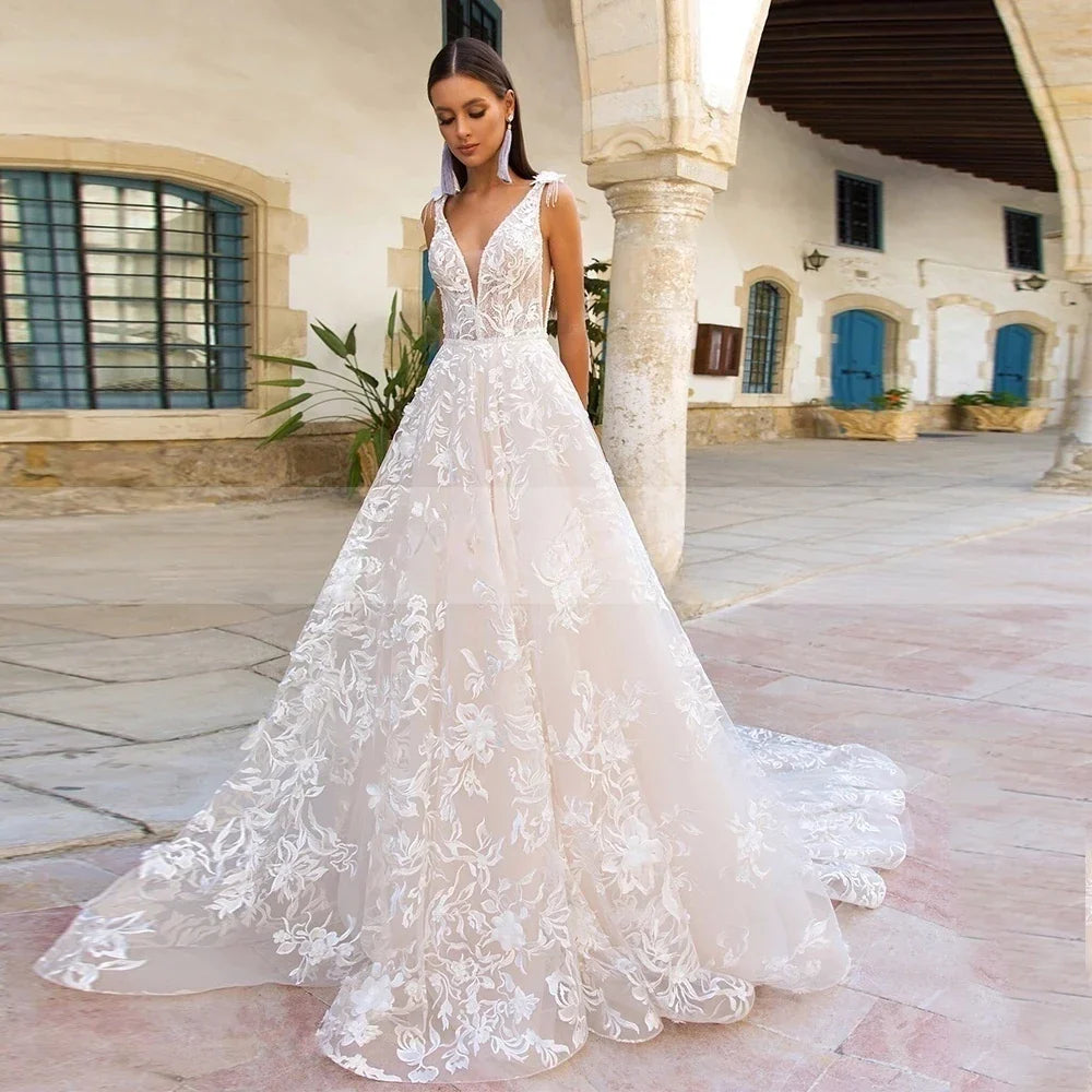Gorgeous A-line Tulle Appliques Lace Wedding Dress V-neck Vestidos De Novia Open Back Princess Vestido De Noiva