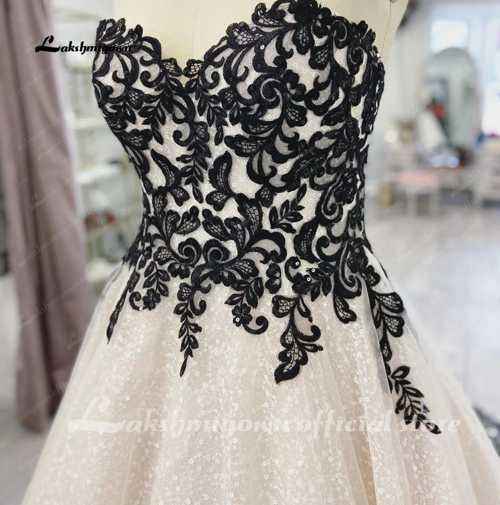Chic Sleeveless Sweetheart Wedding Dresses for Women Plus Size Black and White A-Line Tulle Bridal Dress Customized